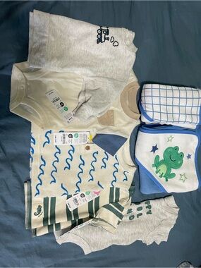 Bundle - newborn to 3 mos + bath towel (2pcs)